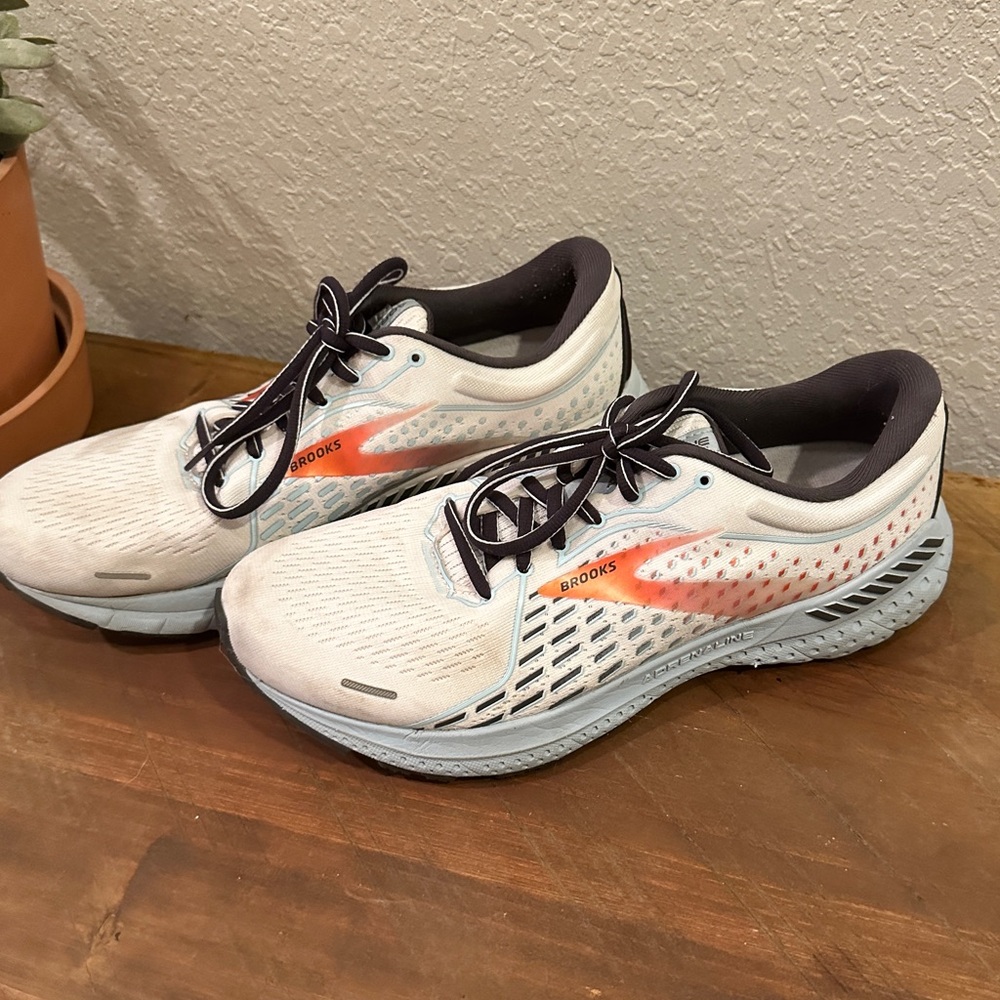 Brooks Adrenaline GTS 21 size 10 women’s athletic running shoes